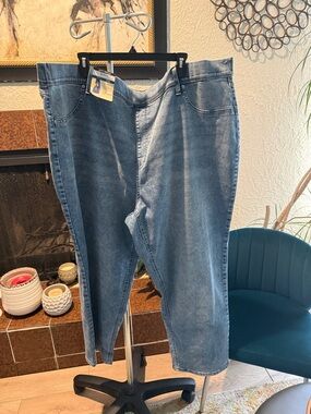 Terra & Sky Women's Straight Leg Jeans in Medium Blue Wash